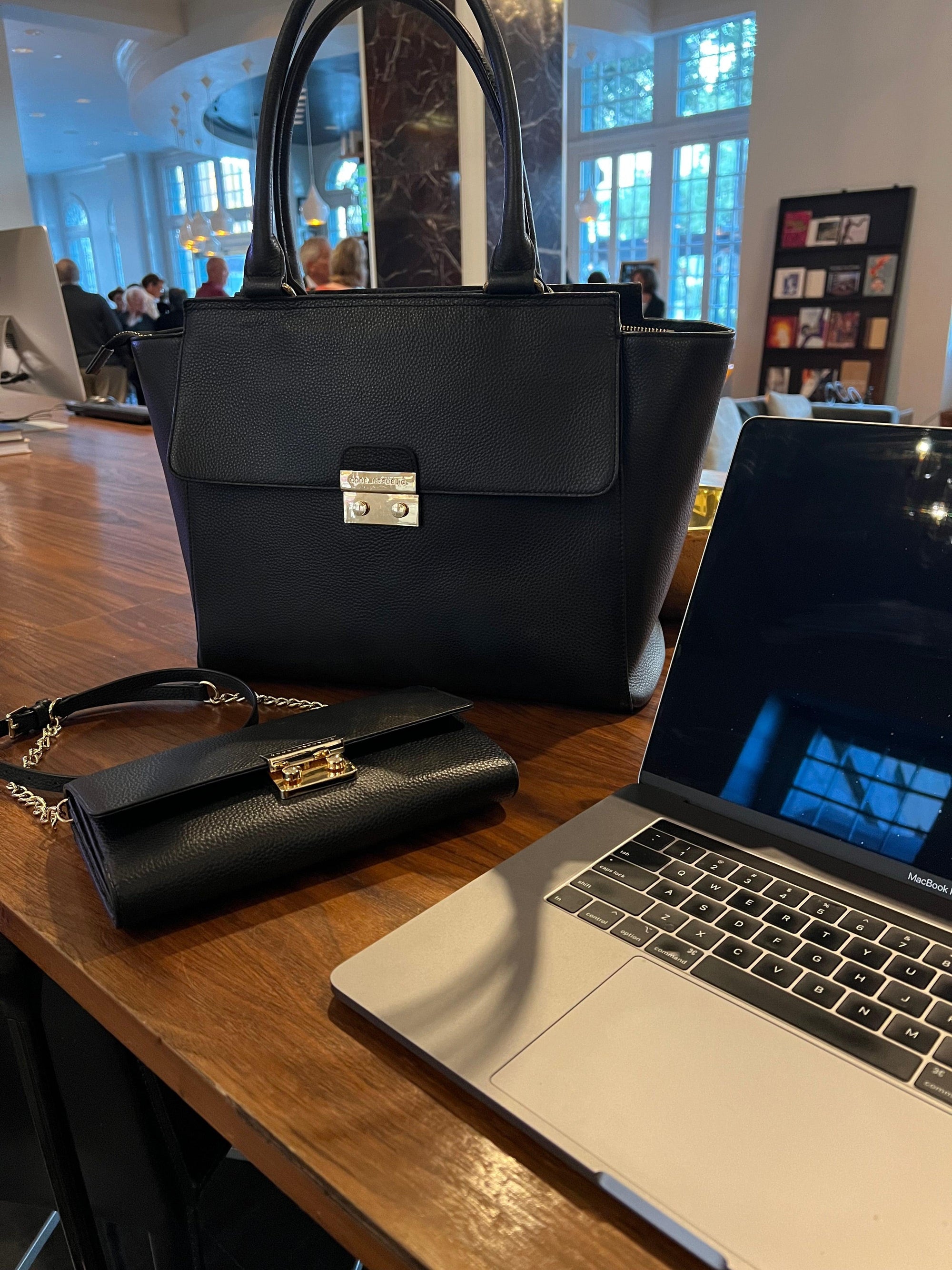 DANIELLE CROSS BODY TRAVEL WALLET | 7-in-1 [Limited Edition] by kanjibunny.com